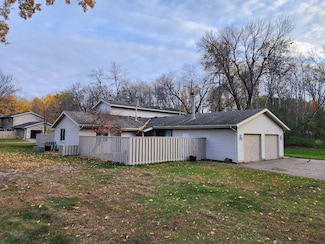 1008 Carmel Ct, Saint Paul, MN 55126