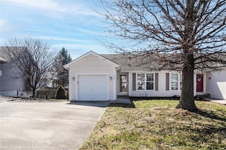 921 Swallow Cir, Liberty, MO 64068