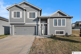 18802 Greenleaf St, Omaha, NE 68136