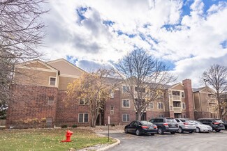 214 Glengarry Dr Unit 201, Bloomingdale, IL 60108