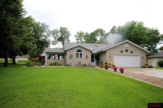 208 Lakeview Dr, Eagle Lake, MN 56024