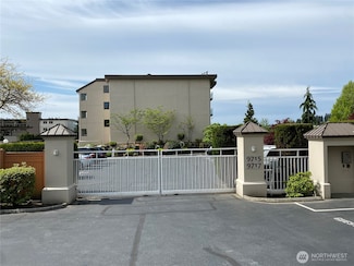 9715 NE Juanita Dr Unit 310B, Kirkland, WA 98034