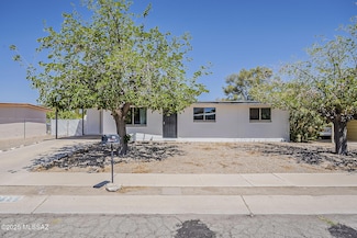 8625 E Stearn Lake Dr, Tucson, AZ 85730