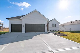 18803 Theden St, Spring Hill, KS 66083