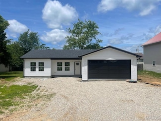 610 York St, Crocker, MO 65452