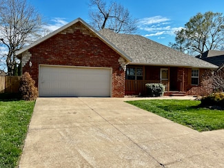 878 W Dustin Ln, Nixa, MO 65714