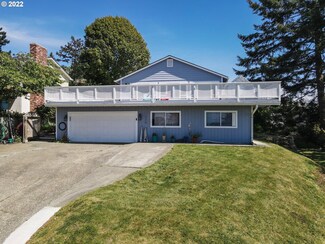 1230 Ransom Ave, Brookings, OR 97415