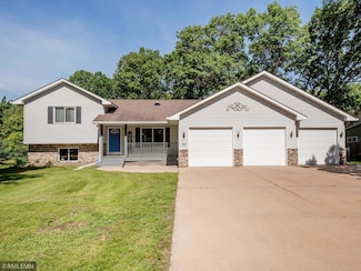 2505 Holly St S, Cambridge, MN 55008