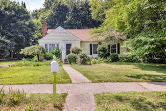 317 Sulgrave Ave, Jackson, MI 49203