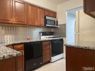 115 Redbud Rd, Piscataway, NJ 08854