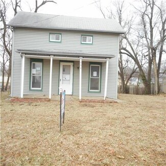 906 Cherokee St, Oskaloosa, KS 66066