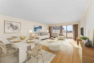 2 Hawthorne Pi Unit 15R, Boston, MA 02114