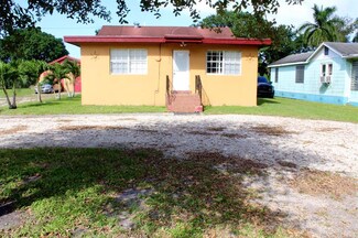 1077 E Main St, Pahokee, FL 33476