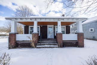 5 Robertson St, Glens Falls, NY 12801