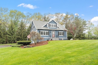 215 Legate Hill Rd, Leominster, MA 01453