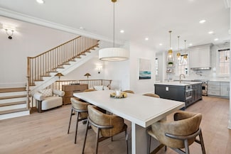 364 Broad St, Charleston, SC 29401