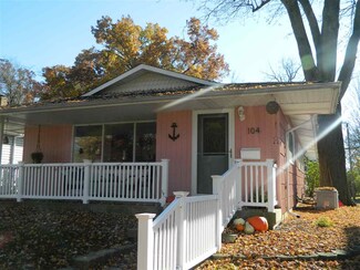 104 E 12th St, Winona Lake, IN 46590