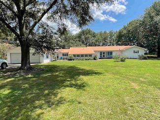810 Country Rd, Tuscumbia, AL 35674