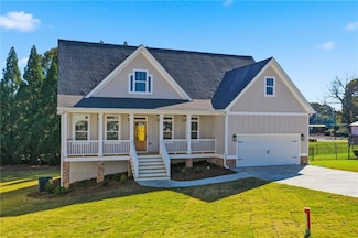 105 Bobwhite Dr, Calhoun, GA 30701