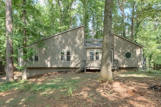 292 Hill Crest Cir, Woodstock, GA 30188