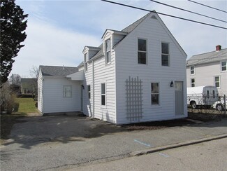 7 3rd St, Prudence Island, RI 02872