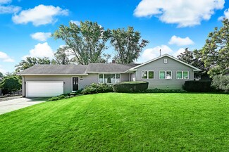 10851 Crestview Rd, Countryside, IL 60525