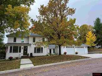 508 508 W Elm St, St. Peter, MN 56082