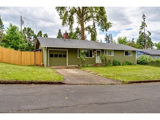 1215 E Harrison Ave, Cottage Grove, OR 97424