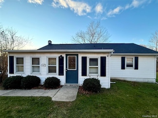 647 S Drury Ln, Rock Tavern, NY 12575