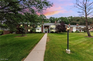 7030 Carriage Hill Dr Unit 202, Brecksville, OH 44141