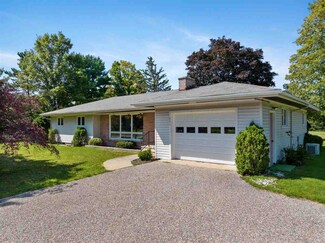 801 Ann St, Harbor Springs, MI 49740