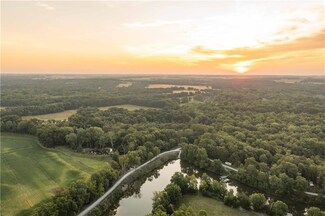 303 6715p Ln, Blairstown, MO 64726