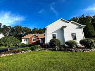 82 Gauthier Dr, Woonsocket, RI 02895