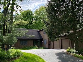 3247 Far Reach Dr, Baldwinsville, NY 13027