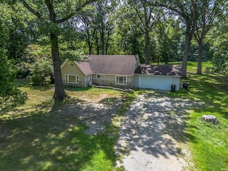 2605 W Dupont Rd, Fort Wayne, IN 46818