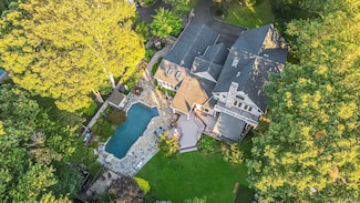 84 Mcculloch Dr, Dix Hills, NY 11746