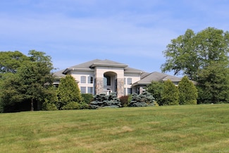 11 Pheasant Ridge Rd, Newtown, CT 06470