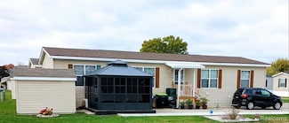 21440 Joyeux Cir, Macomb, MI 48044