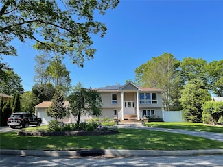 69 Fulton Blvd, ComMacK, NY 11725