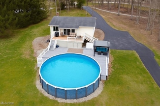588 Lake Shore Dr, Willard, OH 44890