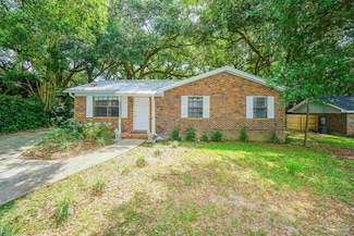 5808 Princeton Dr, Pensacola, FL 32526