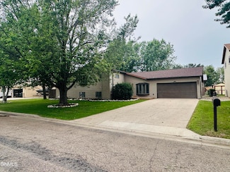 1729 5 1 2 Ave NE, Jamestown, ND 58401