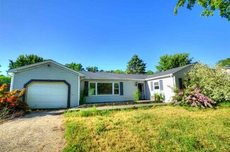 1143 E Mallwood Dr, Edgerton, WI 53534