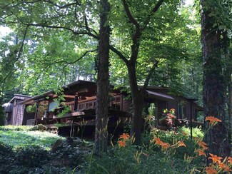 11371 S Whispering Pine Rd, Huntingburg, IN 47542