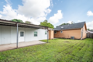 9514 Rhode Island St, Houston, TX 77029