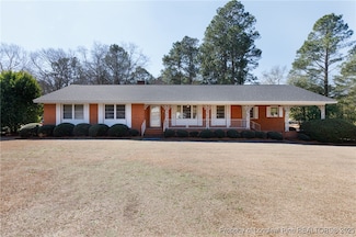 302 E Williams St, Autryville, NC 28318