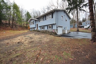 1432 E Mombasha Rd, Monroe, NY 10950