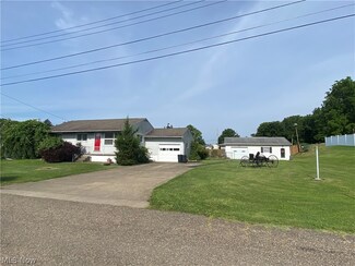 927 Belrock Ave, Belpre, OH 45714