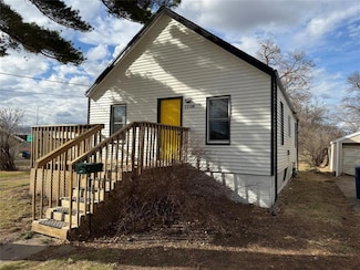 2208 Elizabeth Ave, Des Moines, IA 50317