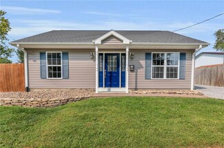 212 S Locust St, Cameron, MO 64429